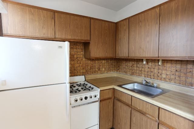 Building Photo - 629 W Belmont Ave