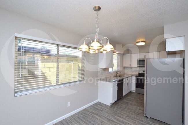 Foto del edificio - 785 N Arrowhead Dr