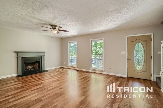 Foto del edificio - 623 Cedarcrest Rd