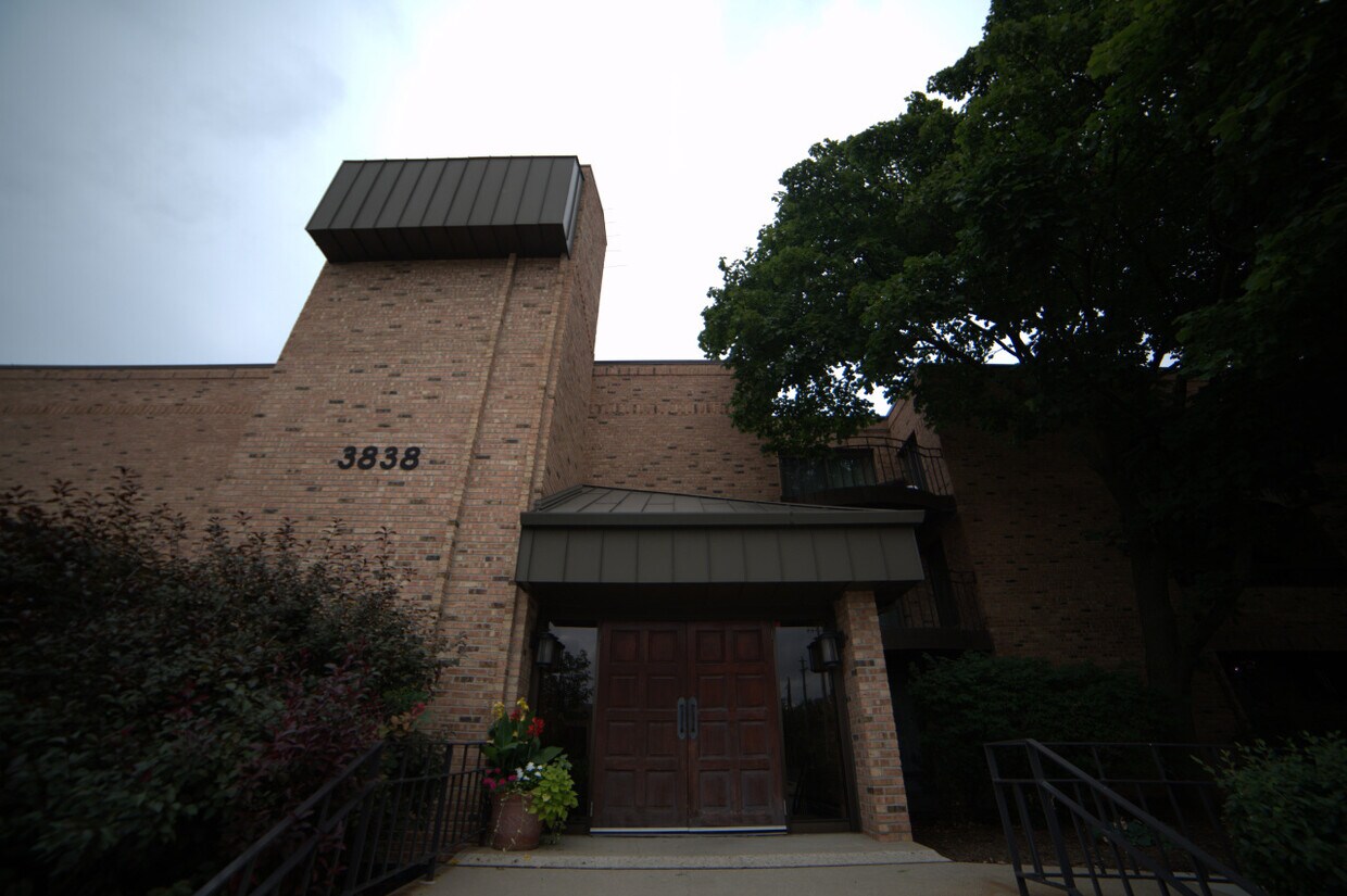 3838 N Oakland Ave Unit 166, Shorewood, WI 53211 Condo for Rent in