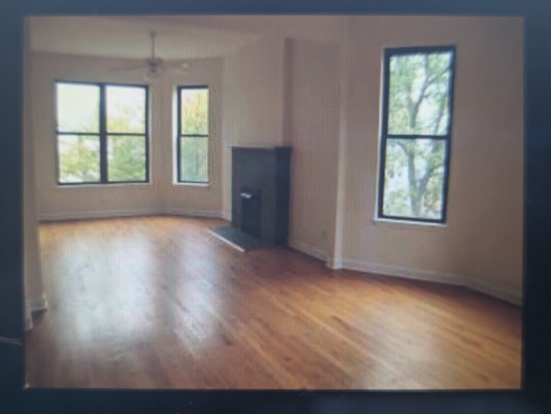 Primary Photo - 2117 N Whipple St