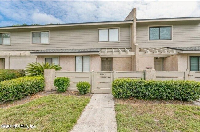 Foto del edificio - 7701 Baymeadows Cir W