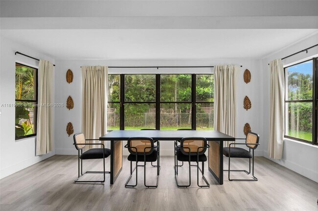 Foto del edificio - 2515 NE 207th St