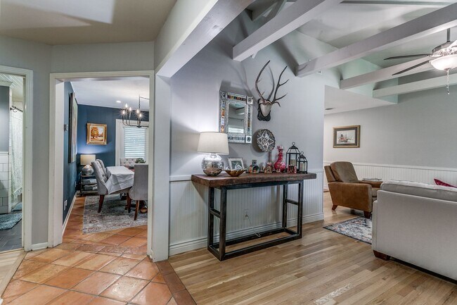 Foto del edificio - 7407 Quail Run Dr