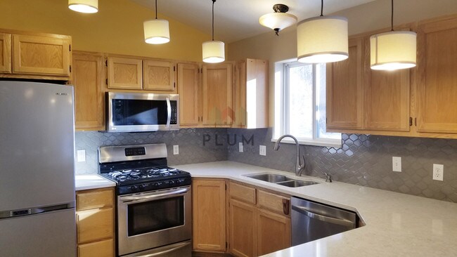 Building Photo - 2621 Highwood Dr