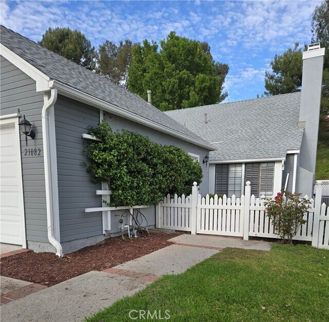 Foto del edificio - 21082 Primrose Ln