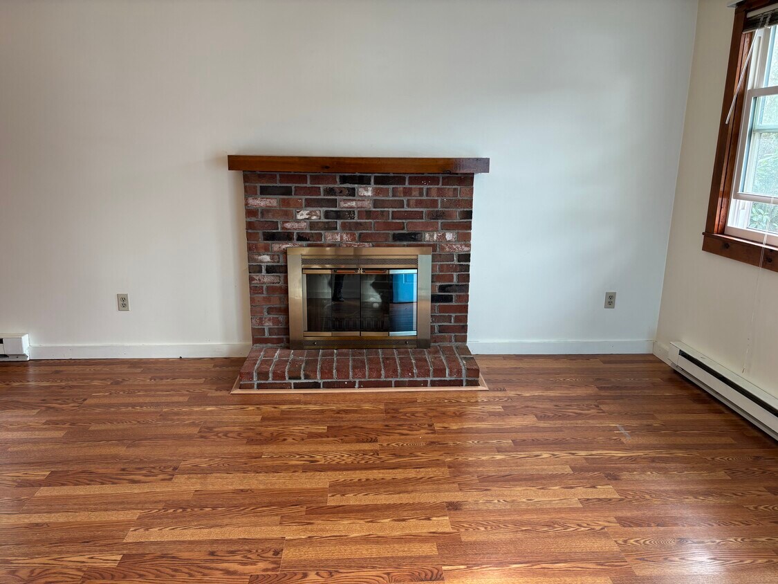 Sala de estar - 300 Falmouth Rd