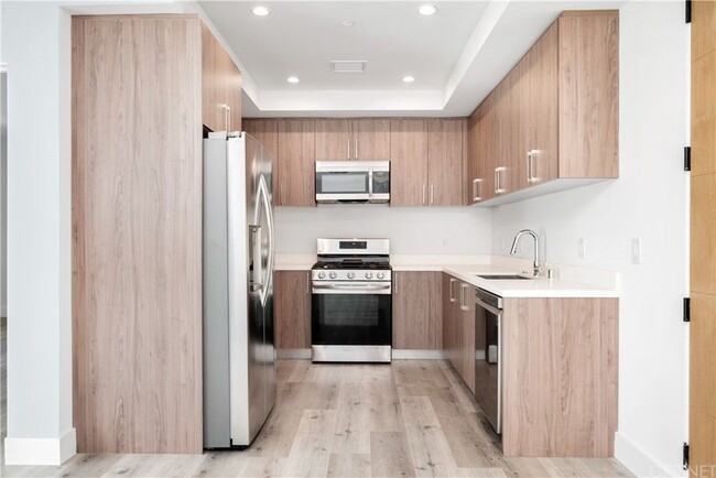 Building Photo - 5923 Laurel Canyon Blvd