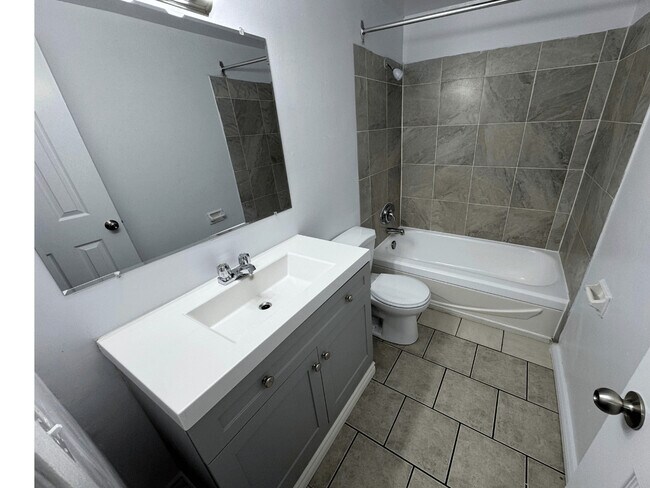 Building Photo - CONTINENTAL TOWNHOMES