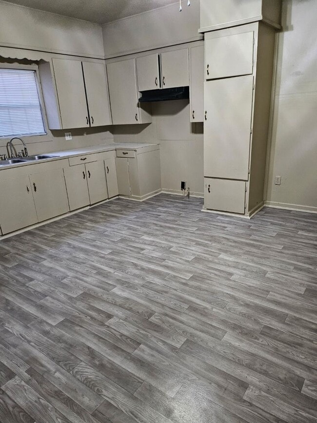 Building Photo - Welcome Home!