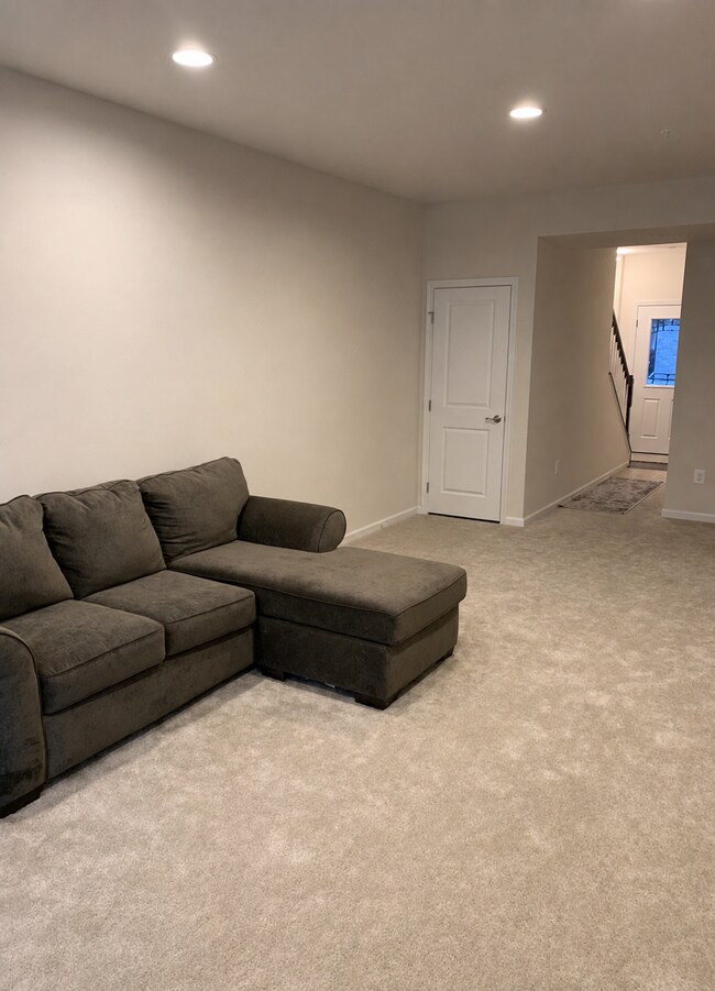 Foto del edificio - 654 Ravenwood Dr