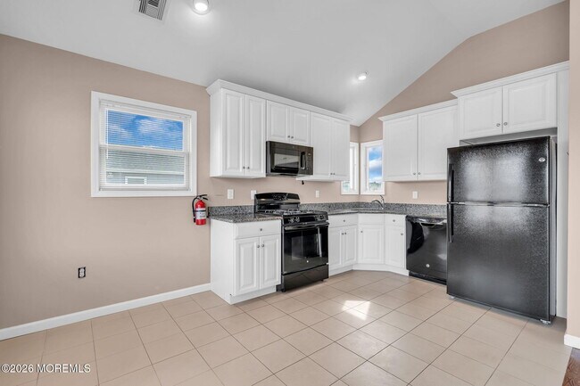 Foto del edificio - 227 Cedar Dr