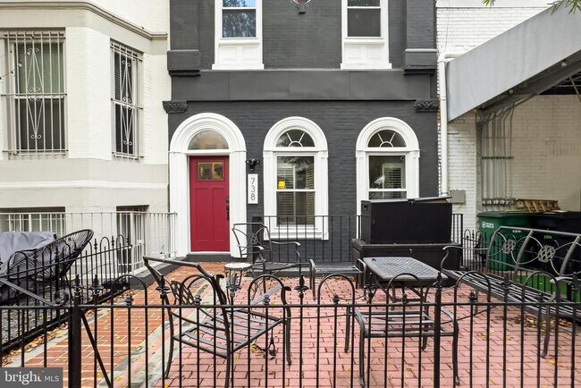 Foto del edificio - 738 11th St NE