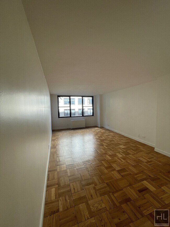 Foto del edificio - EAST 49 STREET