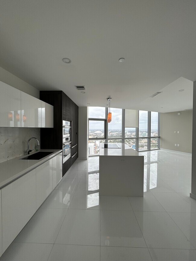 Foto del edificio - 851 NE 1st Ave