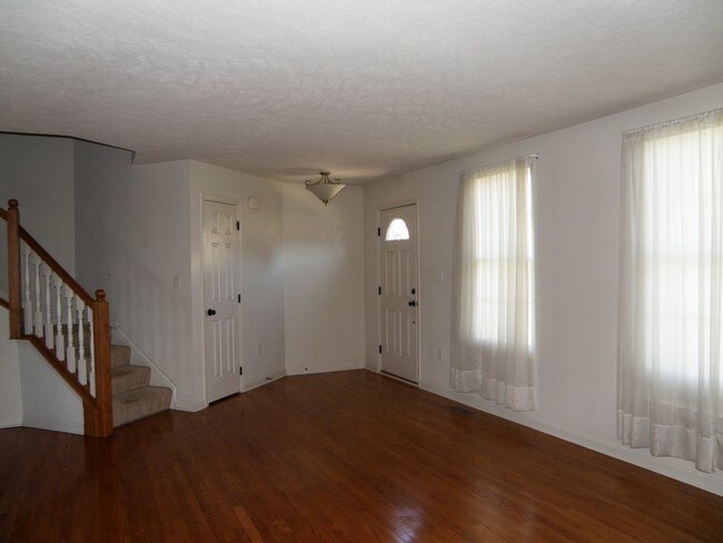 Building Photo - 108 Castle View Dr
