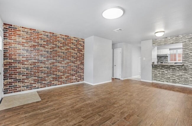 Foto del edificio - 3324 Burke Rd