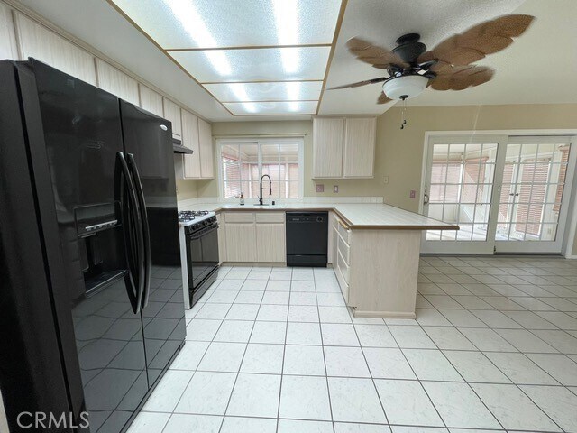 Building Photo - 825 Ardmore Ct