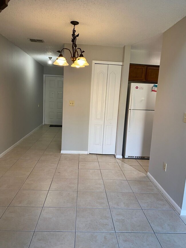 Foto del edificio - 2 bedroom + loft, 2 bathroom townhome near UCF