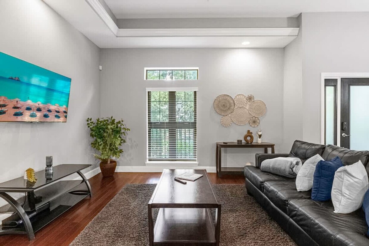 Foto principal - 8543 Kediaman Ave
