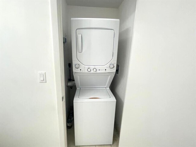 Photo - 1900 N Bayshore Dr (Miami, FL) Townhome