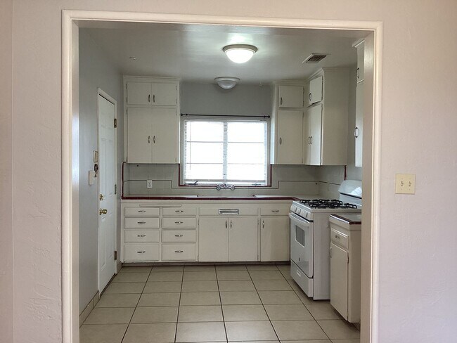 Foto del edificio - 1534 W Cambridge Ave