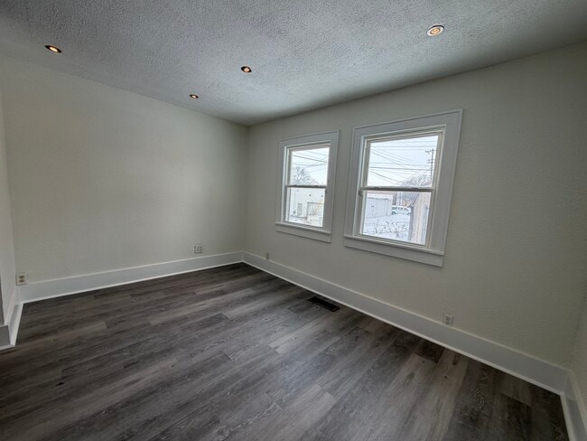 Building Photo - 111 E Eckman St