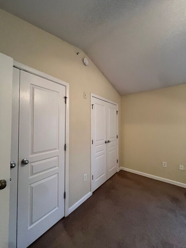 Building Photo - 15-1529 Gutleber