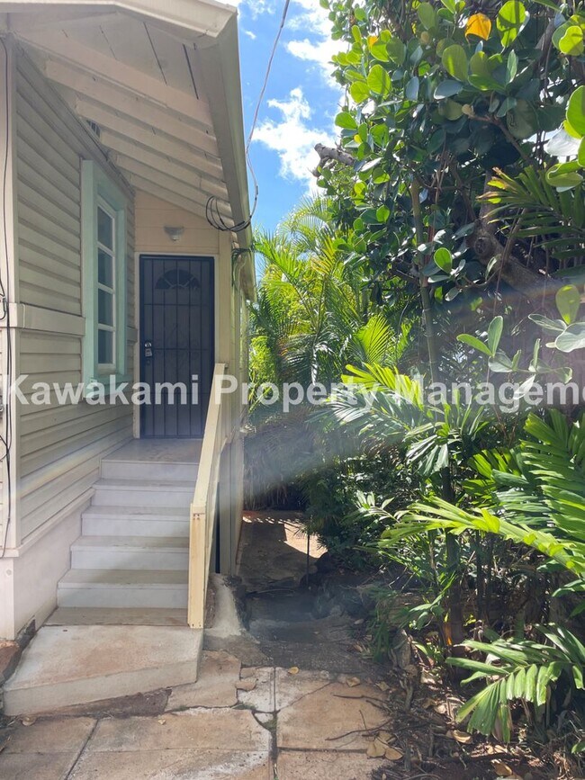 Foto del edificio - Partly Furnished Garden Unit on Sierra Drive