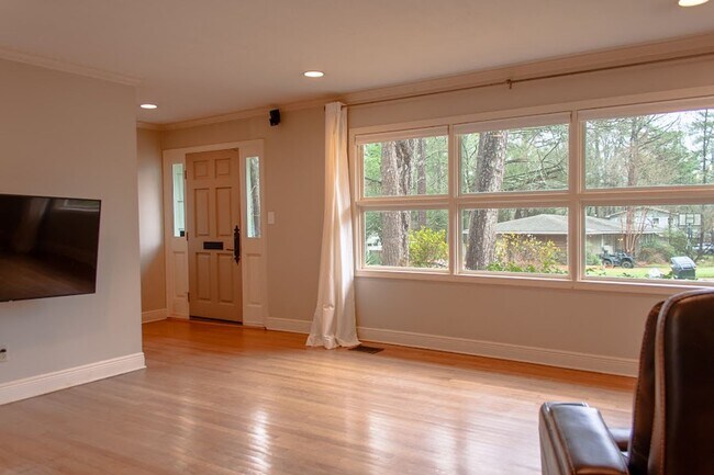 Building Photo - 4/3 For Rent in Northeast Jackson!