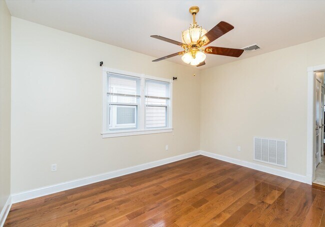 Building Photo - 696 Avenue A