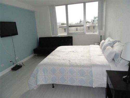 Building Photo - 1500 Bay Rd