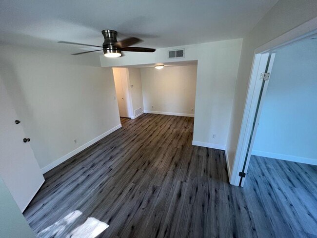 Building Photo - 3 Bedroom Condo Remodeled Plus Garage & Pr...