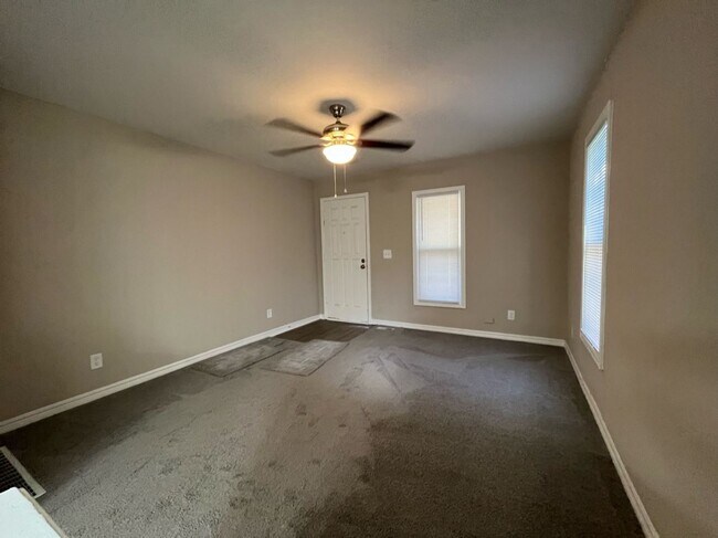 Foto del edificio - Coming soon! Comfort, Convenience, and Charm – All in This 2 Bedroom Home!