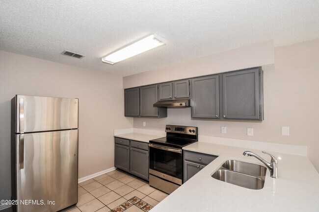 Building Photo - 5123 Somerton Ct