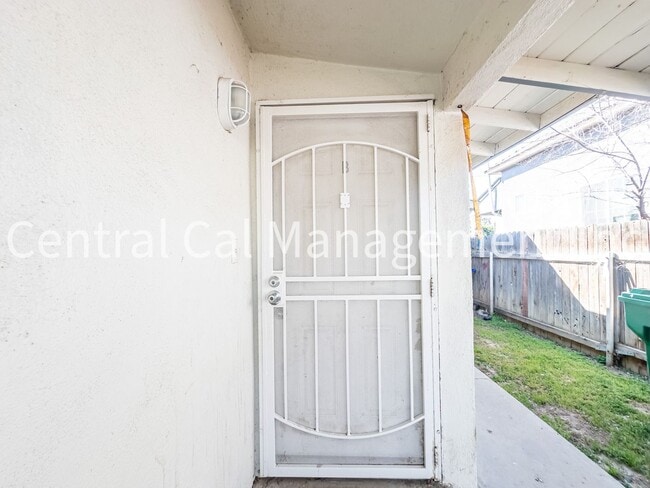 Building Photo - 611 Wilson Ave