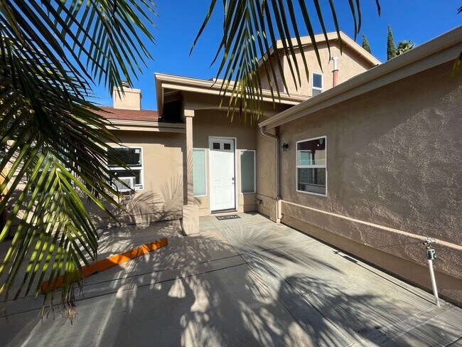 Foto del edificio - 6482 Montezuma Rd.