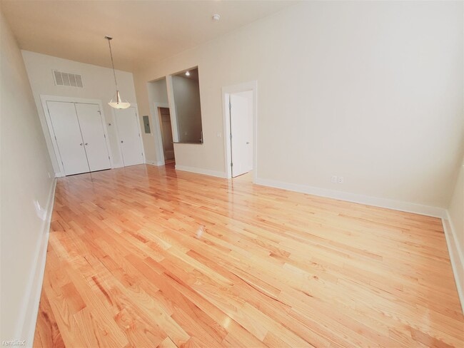 Building Photo - 1 br, 1 bath Condo - 77 N Main St