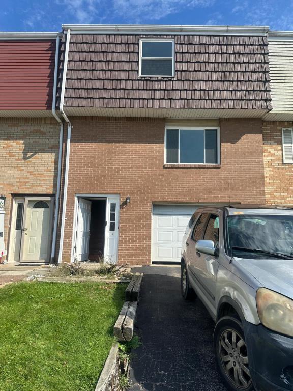Building Photo - 2025 Denning Way