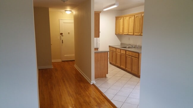 Building Photo - 463 Pelham Rd