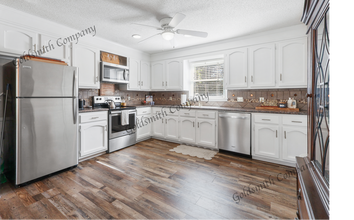 Building Photo - 106 Saddletree Pl