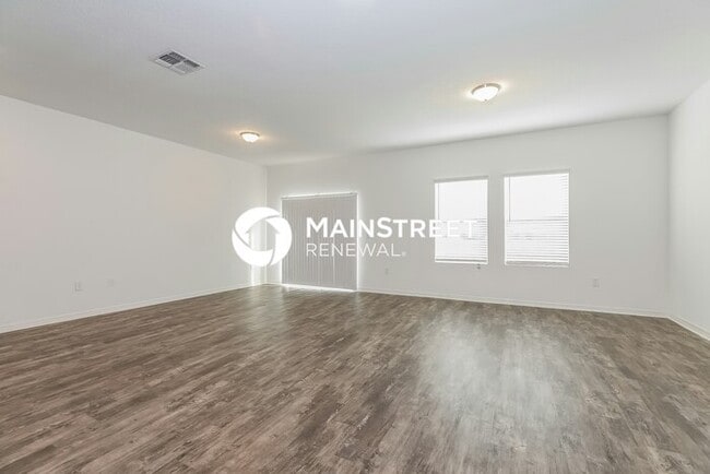 Building Photo - 3 Bedroom Pet-Friendly Home in Haines City, FL with Main Street Renewal