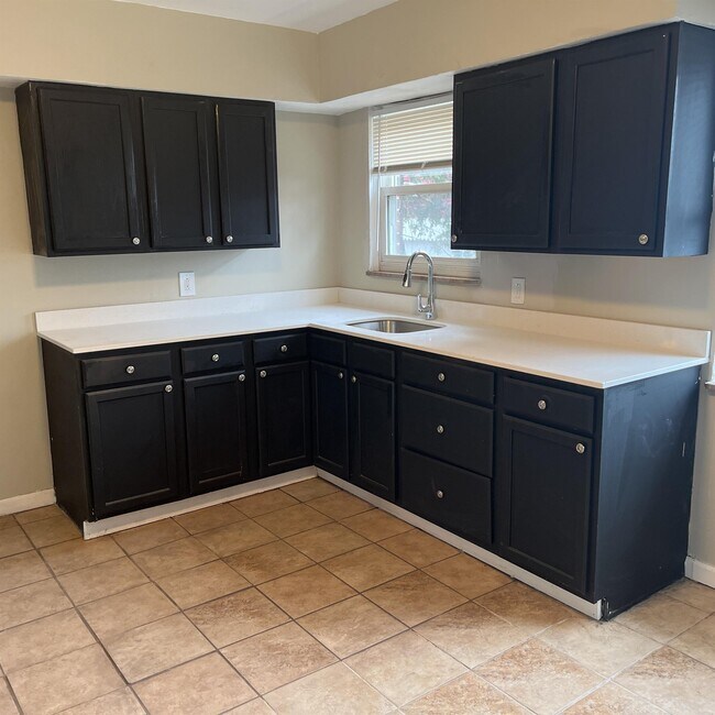 Building Photo - 16315 Judson Dr