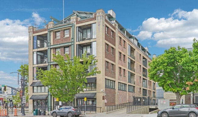Building Photo - Dakota Lofts