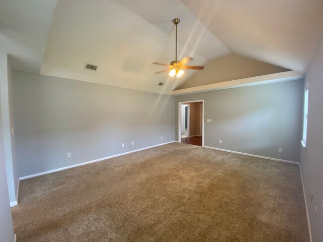 Building Photo - 306 Strawbridge Ln