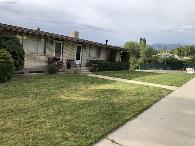 Building Photo - 4124 S Orchard Dr