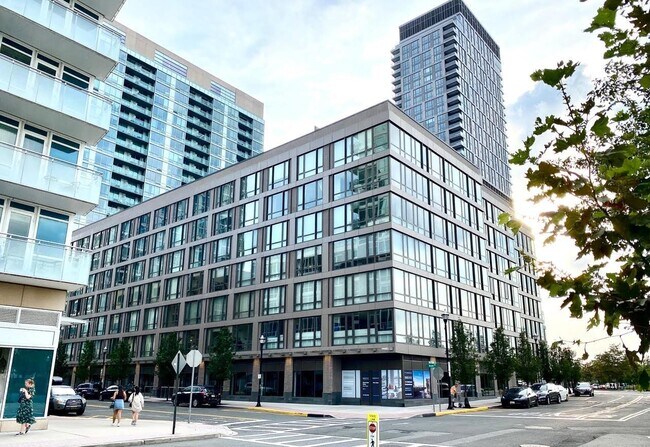 Building Photo - 2 Shore Ln