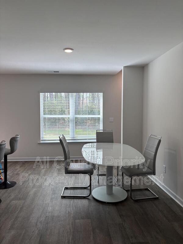 Foto del edificio - 3803 Falcon Ct