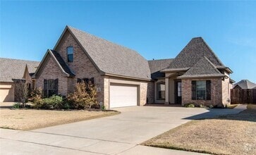 Building Photo - 314 Camelback Dr