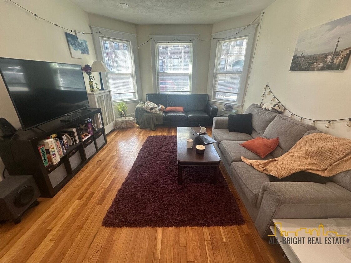 Photo - 194 Kelton St